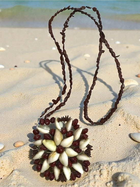 Hand Crafted Jewelry - Vintage 1970’s Handcrafted Tahitian Cowrie Shell Flower Pendant Necklace